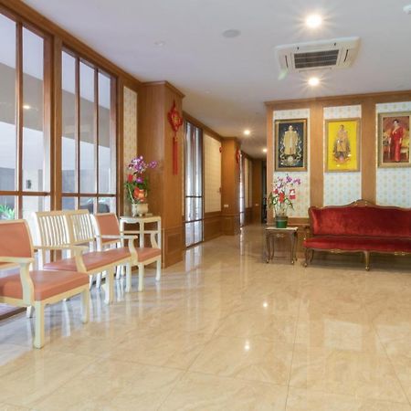 J&Y Hotel Latphrao 35 Bangkok Buitenkant foto