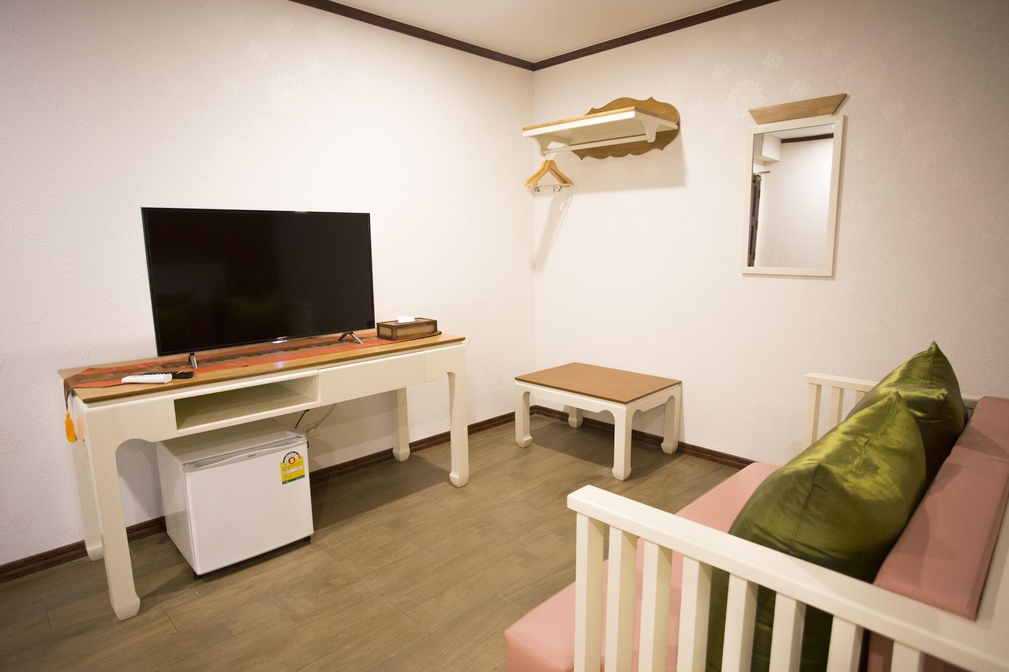 J&Y Hotel Latphrao 35 Bangkok Buitenkant foto