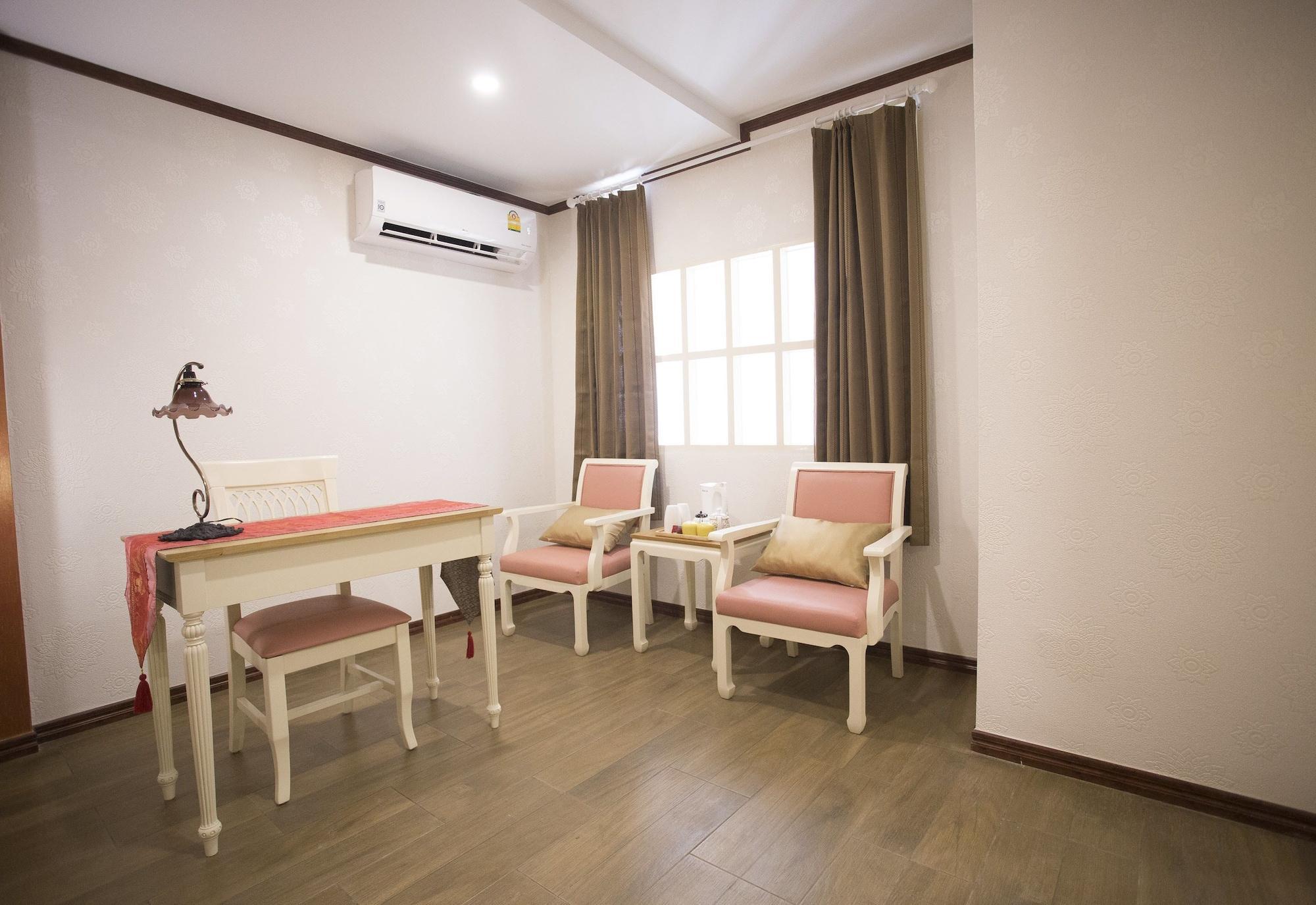 J&Y Hotel Latphrao 35 Bangkok Buitenkant foto