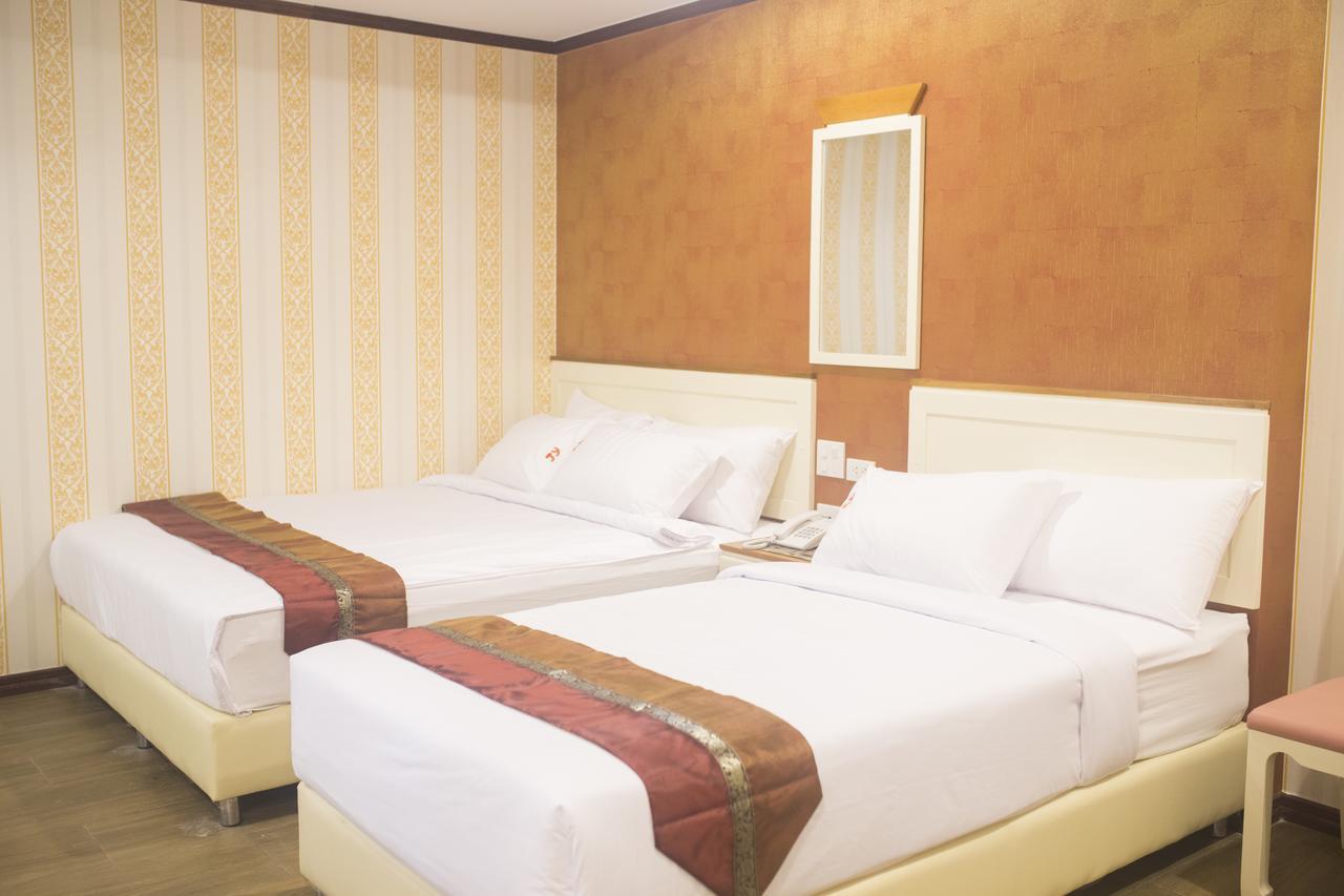 J&Y Hotel Latphrao 35 Bangkok Buitenkant foto