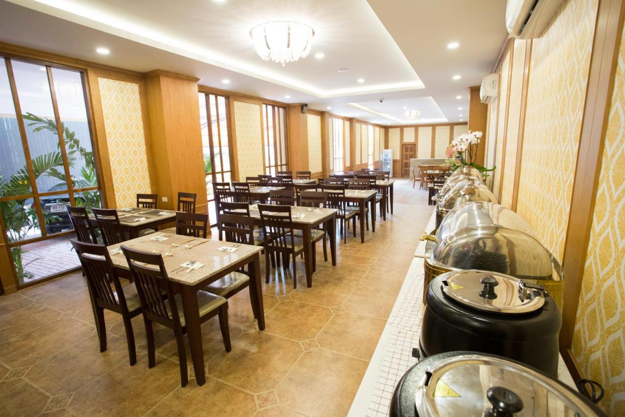 J&Y Hotel Latphrao 35 Bangkok Buitenkant foto