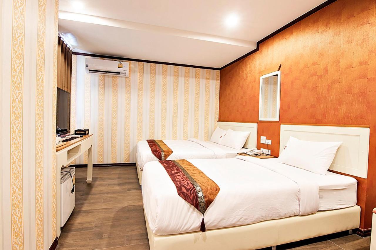 J&Y Hotel Latphrao 35 Bangkok Buitenkant foto