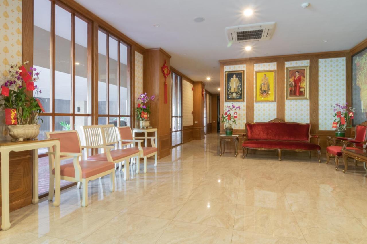 J&Y Hotel Latphrao 35 Bangkok Buitenkant foto